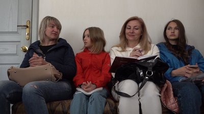 Розмовний клуб: у Черкасах переселенців навчають української мови Розмовний клуб: у Черкасах переселенців навчають української мови