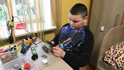 Павербанки для військових із використаних електронних сигарет зробили школярі з Коростишева Павербанки для військових із використаних електронних сигарет зробили школярі з Коростишева