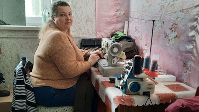 Утеплюють військових на зиму. У Кропивницькому волонтери шиють одяг для бійців та запрошують долучитись усіх охочих Утеплюють військових на зиму. У Кропивницькому волонтери шиють одяг для бійців та запрошують долучитись усіх охочих