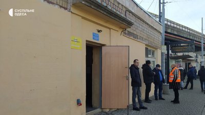 В Одесі відкрили "Пункти незламності" на кінцевих зупинках транспорту: як вони працюють В Одесі відкрили "Пункти незламності" на кінцевих зупинках транспорту: як вони працюють