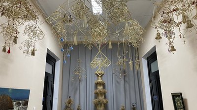 Виставку новорічно-різдвяної атрибутики розгорнули у Житомирському обласному краєзнавчому музеї Виставку новорічно-різдвяної атрибутики розгорнули у Житомирському обласному краєзнавчому музеї