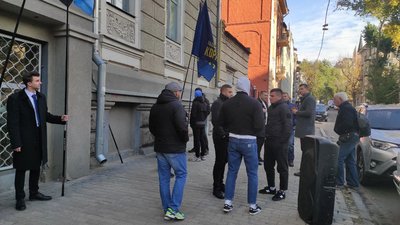 У Харкові пікетують суд у справі проспекту Жукова