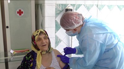 Вакциною Pfizer щеплюють працівників та мешканціів Вінницького геріатричного пансіонату Вакциною Pfizer щеплюють працівників та мешканціів Вінницького геріатричного пансіонату