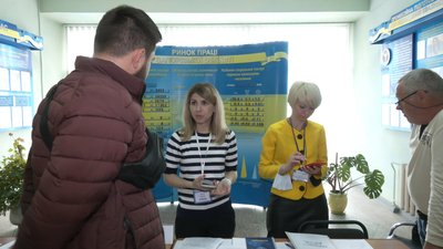 У Запоріжжі провели ярмарок вакансій для переселенців У Запоріжжі провели ярмарок вакансій для переселенців