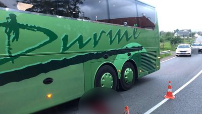 На Закарпатті сталася ДТП за участі рейсового автобуса. Загинув пішохід На Закарпатті сталася ДТП за участі рейсового автобуса. Загинув пішохід