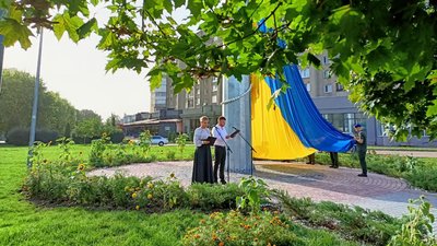 У Луцьку підняли найвищий в області український стяг У Луцьку підняли найвищий в області український стяг