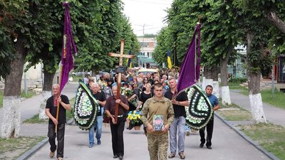 На Тернопільщині прощаються із загиблими військовослужбовцями На Тернопільщині прощаються із загиблими військовослужбовцями