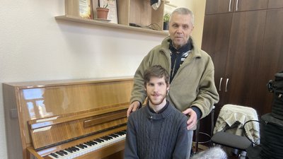 У полтавській філармонії репетирує піаніст з інвалідністю Ніколя Мирошниченко із Харкова У полтавській філармонії репетирує піаніст з інвалідністю Ніколя Мирошниченко із Харкова
