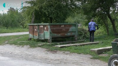 У дачному масиві біля Рівного не можуть домовитись про вивіз сміття