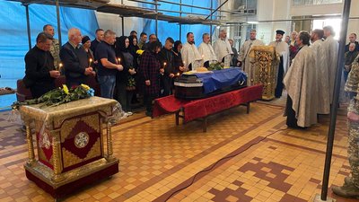 У Луцьку попрощалися з загиблим військовим Віталієм Степанишеним У Луцьку попрощалися з загиблим військовим Віталієм Степанишеним
