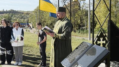 меморіальний комплекс «стела пам'яті», старий мерчик