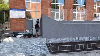 Укриття в полтавській школі Укриття в полтавській школі