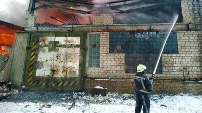 У Бородянці на Київщині загорівся склад заводу "Борекс" — ДСНС У Бородянці на Київщині загорівся склад заводу "Борекс" — ДСНС
