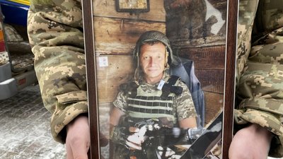 У Полтаві прощаються з воїном Олександром Юзуховичем У Полтаві прощаються з воїном Олександром Юзуховичем