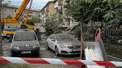 Фоторепортаж: наслідки дронової атаки по Миколаєву Фоторепортаж: наслідки дронової атаки по Миколаєву