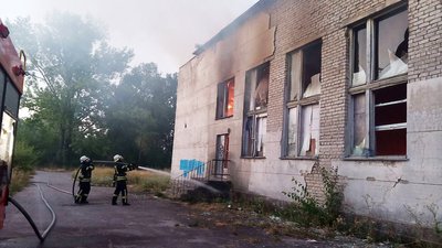 У Петриківському районі вогнеборці ліквідували пожежу у нежилому приміщенні