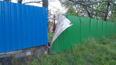 На Радомишльщині блискавка з різницею в кілька днів влучила в будинок та сарай одного обійстя
