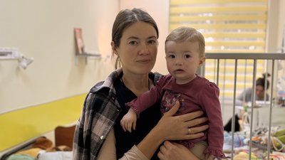 10-місячна Анна та її мати