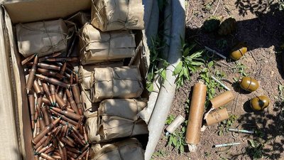 Триває досудове розслідування. На Миколаївщині правоохоронці вилучили в чоловіка зброю та боєприпаси Триває досудове розслідування. На Миколаївщині правоохоронці вилучили в чоловіка зброю та боєприпаси