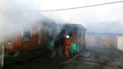 На Житомирщині чоловік отримав опіки під час самостійного гасіння пожежі у власному будинку На Житомирщині чоловік отримав опіки під час самостійного гасіння пожежі у власному будинку