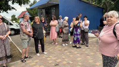 Учасники протесту у Теплодарі проти вирубки дерев у саморобному сквері