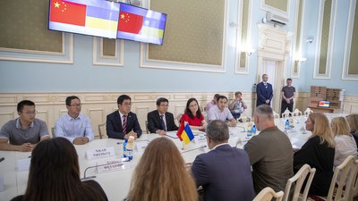 Понад 300 ноутбуків із Китаю отримають київські школярі