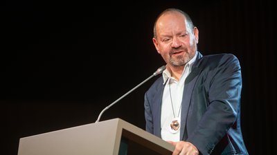Письменник і юрист Філіп Сендс