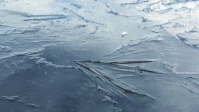 На Вінниччині врятували чоловіка, що провалився під кригу