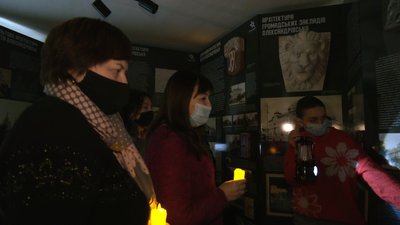 У Запоріжжі проводять екскурсію музеєм у темряві У Запоріжжі проводять екскурсію музеєм у темряві