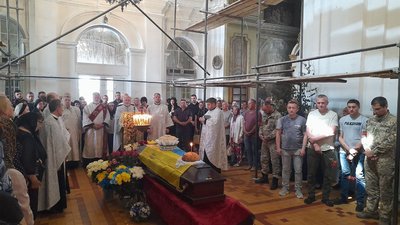 У Луцьку попрощалися з військовими Артемом Асматовим і Русланом Лещенком У Луцьку попрощалися з військовими Артемом Асматовим і Русланом Лещенком