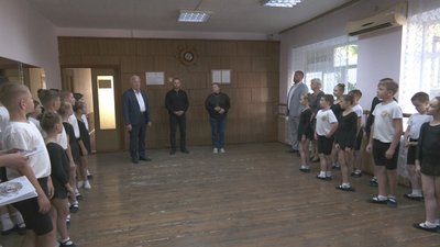 Ансамбль "Барвінок" передає гроші ГО "Мольфар" та "Барлінеку"