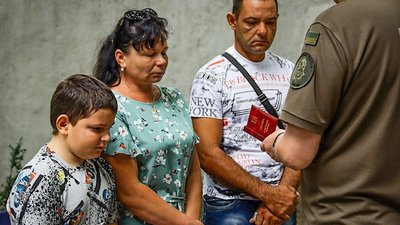 Орден "За мужність" посмертно: в Одеській області родина загиблого нацгвардійця отримала нагороду Орден "За мужність" посмертно: в Одеській області родина загиблого нацгвардійця отримала нагороду