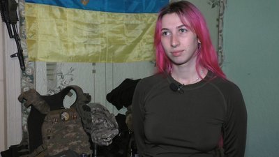 "В мене був синдром Бога: все прилітає, а тобі байдуже". Історія запорізької військової на позивний "Оса"
