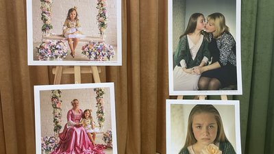 Фотографії на виставці у бібліотеці імені Марка Кропивницького, 28 жовтня 2023 року
