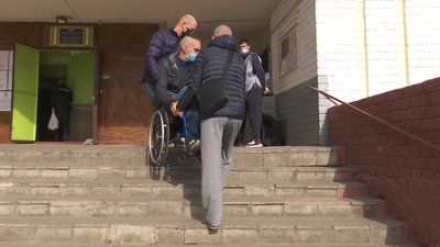 На інвалідному візку на другий поверх. Чи доступні дільниці Дніпра для маломобільних людей. РЕПОРТАЖ
