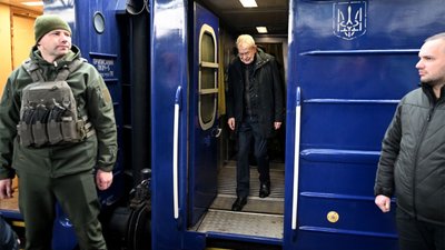 "Я оплакую кожне життя". Президент Австрії відвідав Бучу