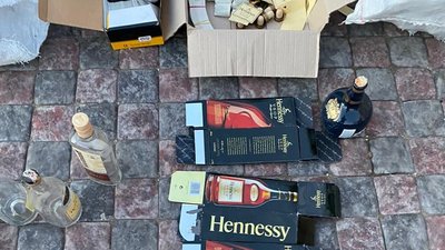 Jack Daniels та Нennesse: на Одещині трьох людей обвинувачують у незаконному виготовленні алкоголю Jack Daniels та Нennesse: на Одещині трьох людей обвинувачують у незаконному виготовленні алкоголю