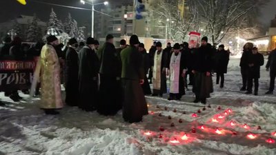 Черкащани відзначили день пам'яті героїв Крут смолоскипною ходою Черкащани відзначили день пам'яті героїв Крут смолоскипною ходою