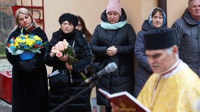 У Микитинцях поблизу Франківська відкрили пам'ятну дошку загиблому воїну Роману Сметані У Микитинцях поблизу Франківська відкрили пам'ятну дошку загиблому воїну Роману Сметані