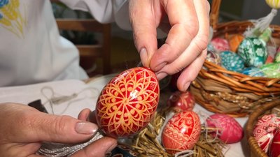 Майстриня з Львівщини розвиває мистецтво писанки-дряпанки на рівненському Поліссі Майстриня з Львівщини розвиває мистецтво писанки-дряпанки на рівненському Поліссі