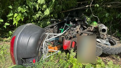 Зіткнувся з деревом на скутері: на Полтавщині в ДТП загинув 28-річний чоловік