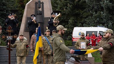 В Ужгороді попрощалися із полеглим захисником Олексієм Хотіним В Ужгороді попрощалися із полеглим захисником Олексієм Хотіним
