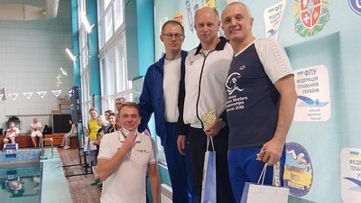 Низку рекордів України встановили на турнірі з плавання у Житомирі Низку рекордів України встановили на турнірі з плавання у Житомирі