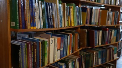 В обласній бібліотеці Сум вилучили 36 тисяч книжок російською мовою В обласній бібліотеці Сум вилучили 36 тисяч книжок російською мовою