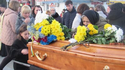 На Тернопільщині попрощалися із загиблим військовослужбовцем Олександром Карп’юком На Тернопільщині попрощалися із загиблим військовослужбовцем Олександром Карп’юком