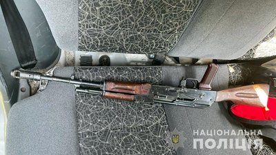 На Полтавщині затримали підозрюваного у торгівлі зброєю На Полтавщині затримали підозрюваного у торгівлі зброєю