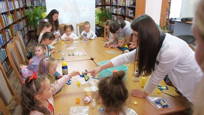 Янгол для солдата: у Вінниці діти виготовляли обереги для захисників України Янгол для солдата: у Вінниці діти виготовляли обереги для захисників України