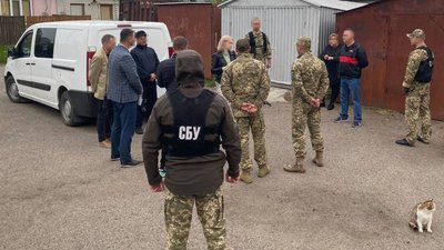 Продавали тушонку, яку просили "для ЗСУ" – на Черкащині викрили псевдоволонтерів