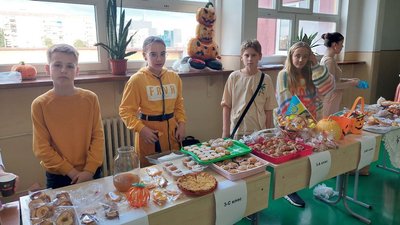 "Гарбуз Фест" замість Хеловіну: в Ужгородському ліцею збирали гроші на ЗСУ