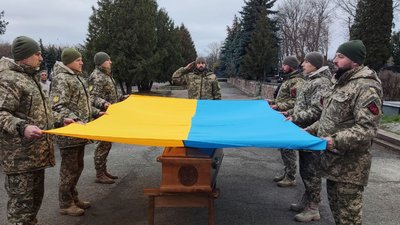 У Тернополі попрощалися із загиблим військовослужбовцем Віталієм Наумовим У Тернополі попрощалися із загиблим військовослужбовцем Віталієм Наумовим